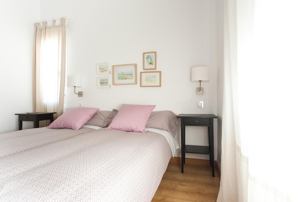 Apartamentos Diaber Larana Seville Room photo